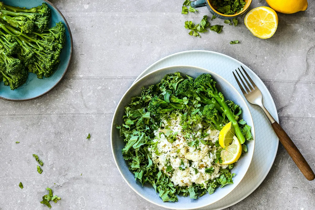 A bowl of creamy lemon risotto with greens, for comparison with Greek lemon rice