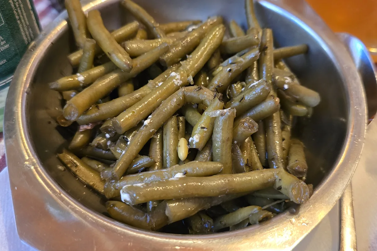 A pan of cooked young green beans