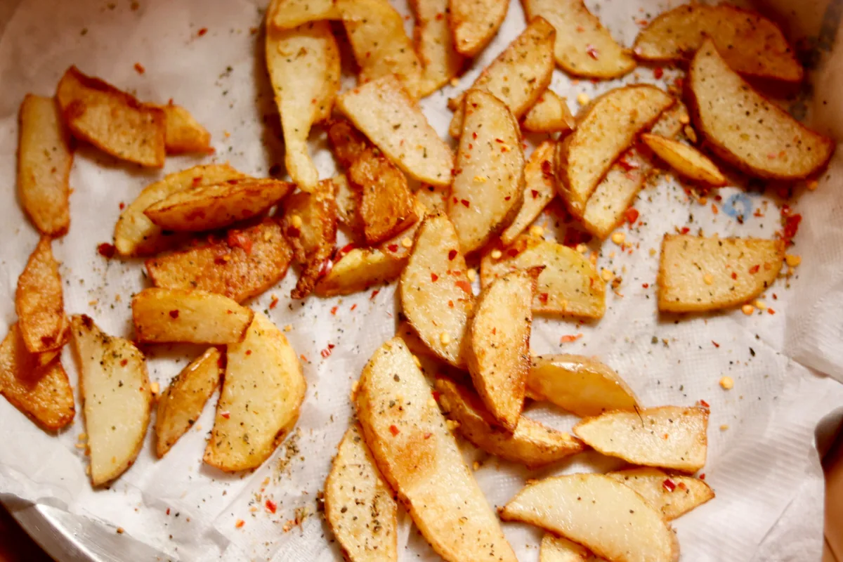 Crispy baked potato wedges with golden edges