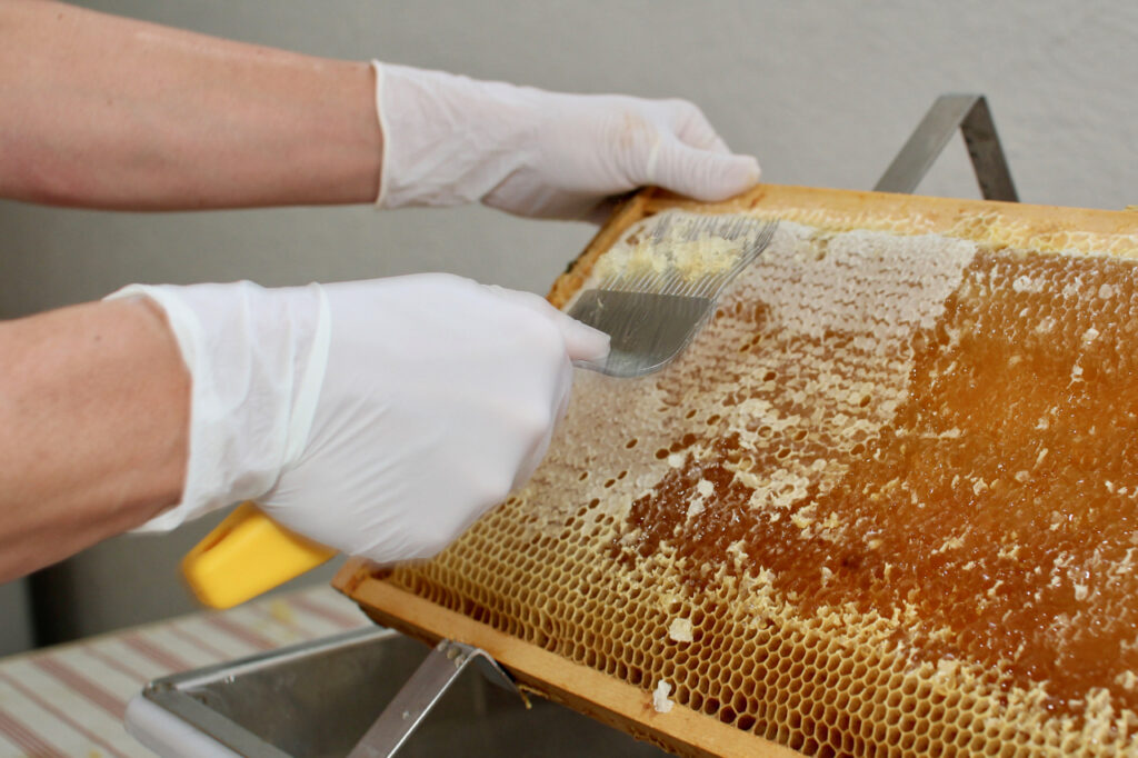 Uncapping a honeycomb frame