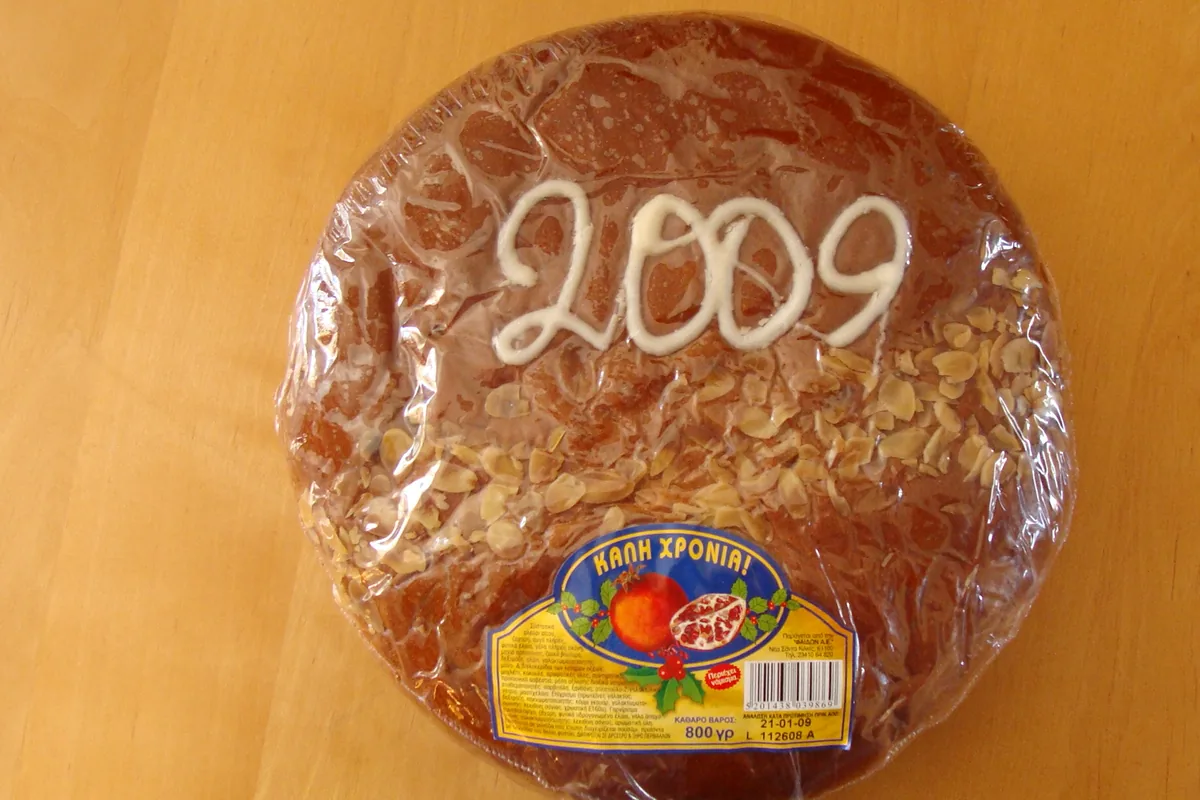 A Greek vasilopita with the year 2009 piped on top, as sold by a bakery
